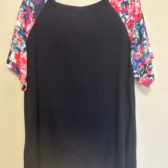 Floral sleeve XL tshirt - Picture 3 of 4